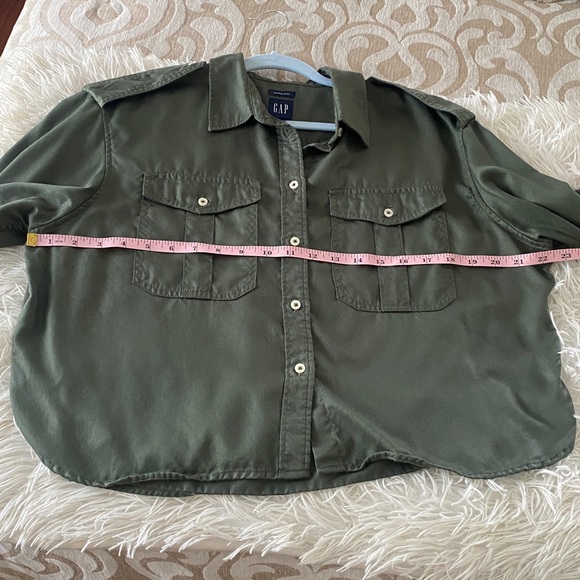 GAP Olive Green Cropped Utility Button Down Shirt Size M - Picture 4 of 9